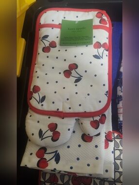 Kate Spade New York Cherry Dot 4 Piece Kitchen Towel Oven Mitt Set New With Tags
